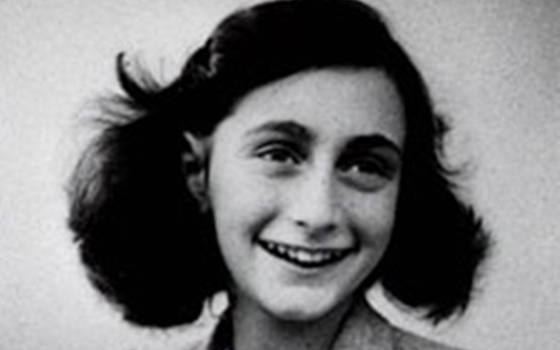 Ausstellung Anne Frank – „Lasst mich ich selbst sein“