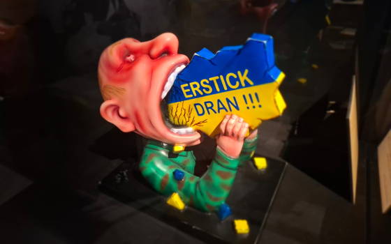 Carnavalskunst van door Rusland aangeklaagde kunstenaar te zien in het Vrijheidsmuseum