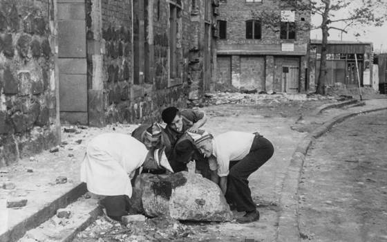 Alaaf! & Heil Hitler! Karneval in Krise, Krieg und Freiheit